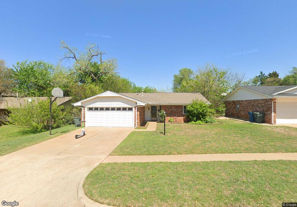 911 Crown Dr, Edmond, OK 73034 - photo 1