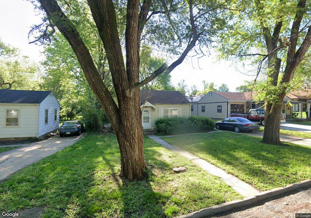 934 SW Saline St, Topeka, KS 66606 - photo 1