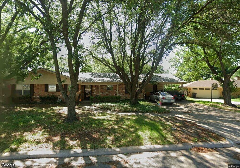 1219 Crestview Dr, Cleburne, TX 76033 - photo 1