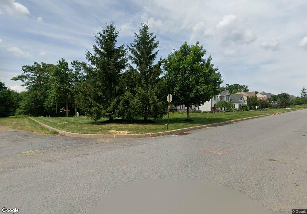 1062 Woodberry Dr, Mountain Top, PA 18707 - photo 1