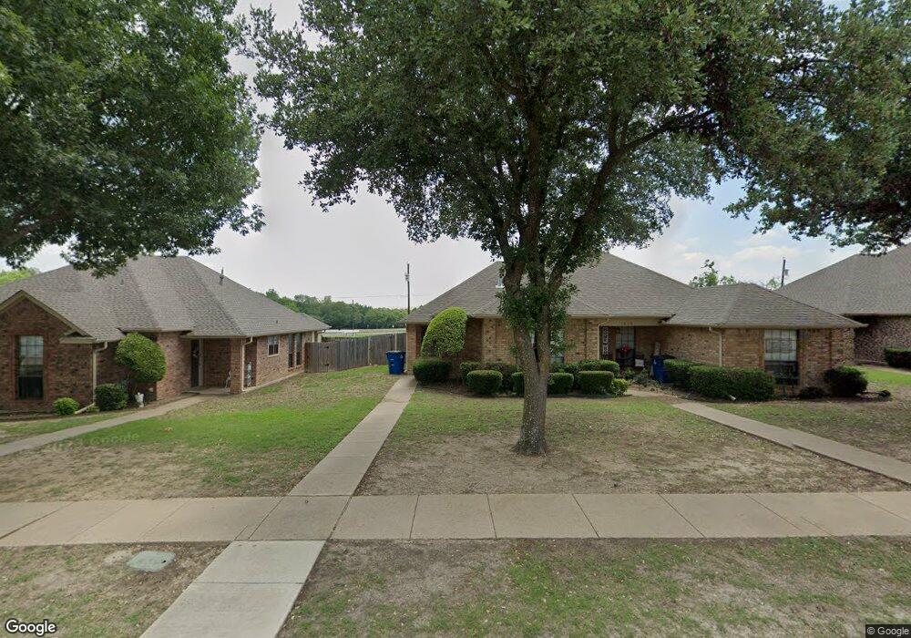 1613 W Jamestown Dr, Ennis, TX 75119 - photo 1
