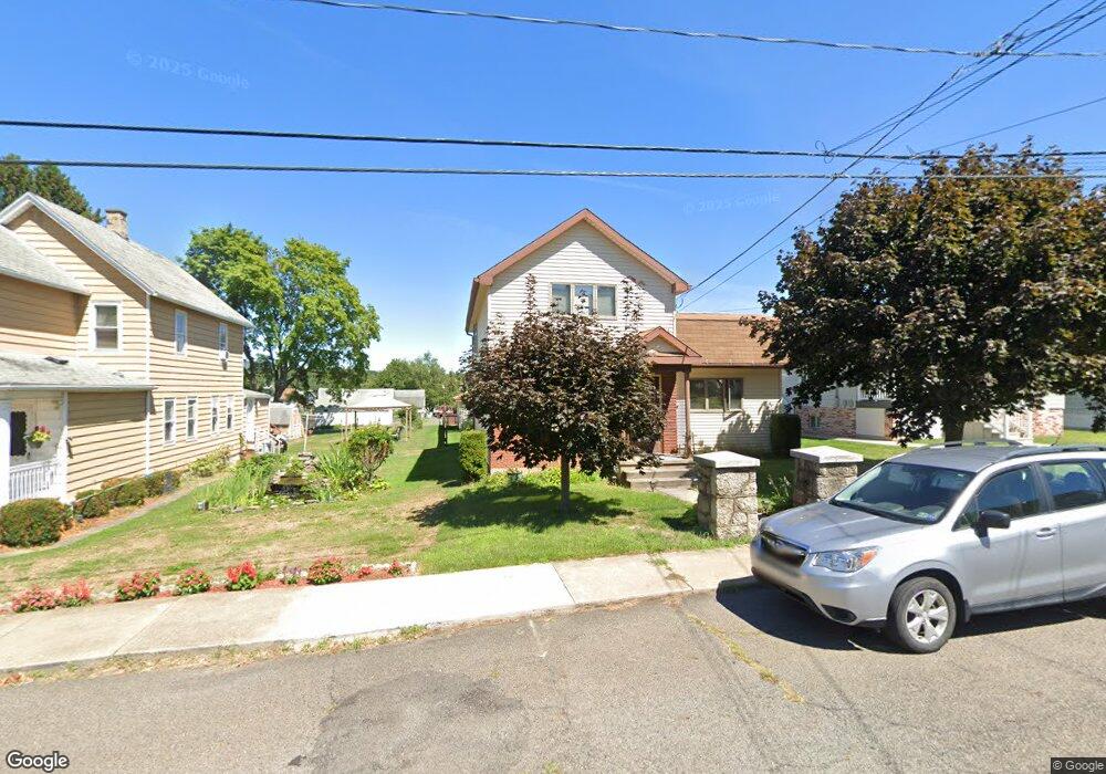 712 W Grove St, Taylor, PA 18517 - photo 1