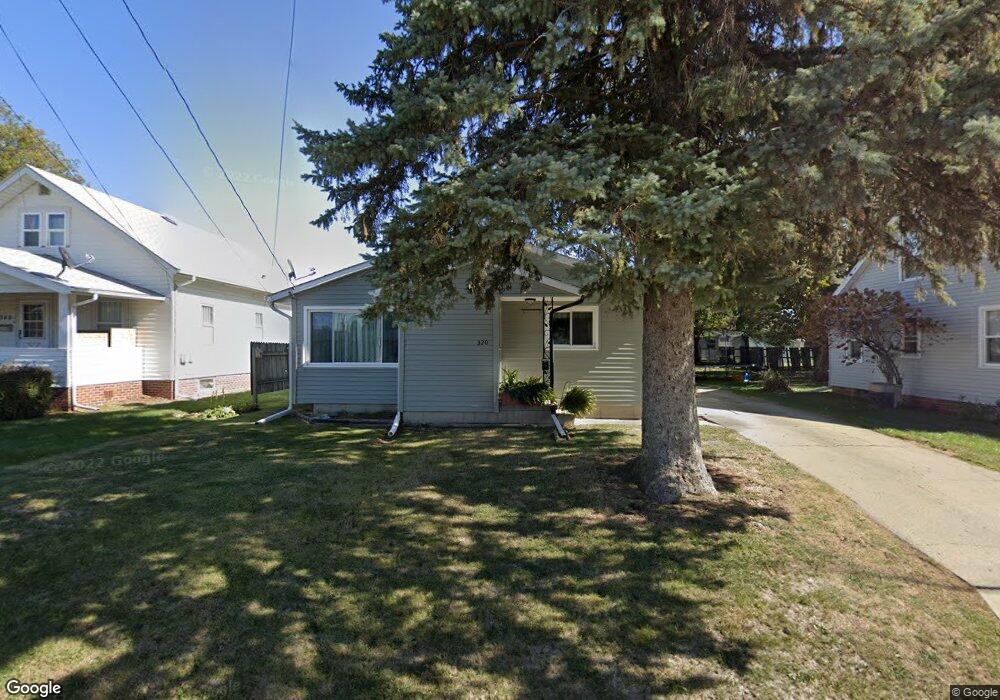 320 E 15th St N, Newton, IA 50208 - photo 1