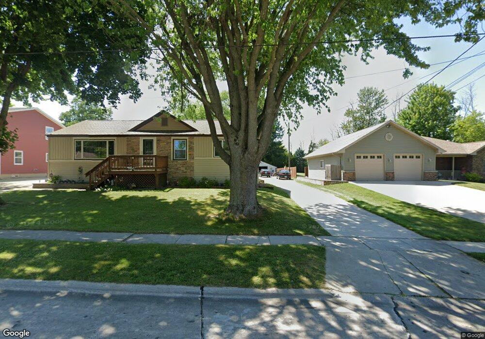 1136 S 39th St, Manitowoc, WI 54220 - photo 1