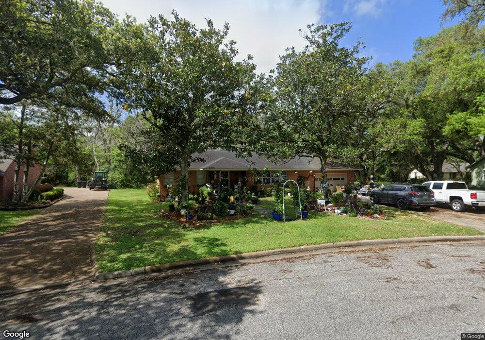 2300 Oak Dr, Bay City, TX 77414 - photo 1