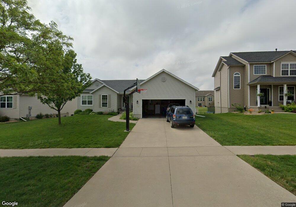 2113 Radcliffe Dr SW, Cedar Rapids, IA 52404 - photo 1