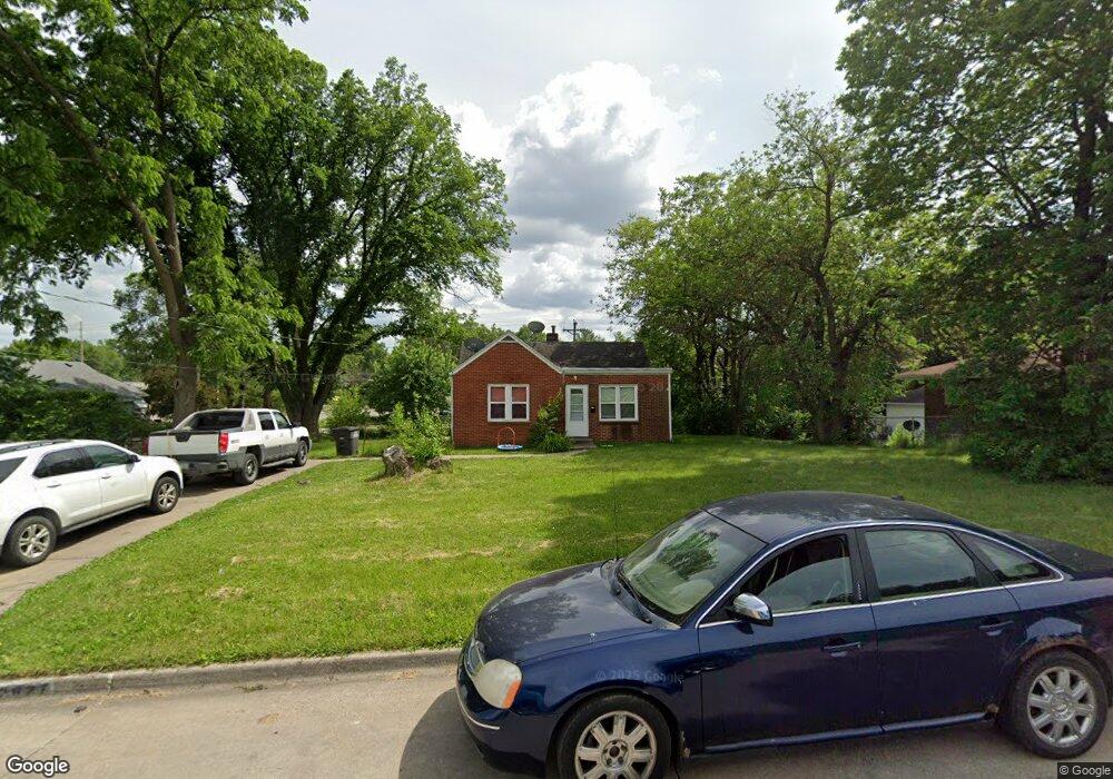 2827 E Clinton Ave, Des Moines, IA 50317 - photo 1