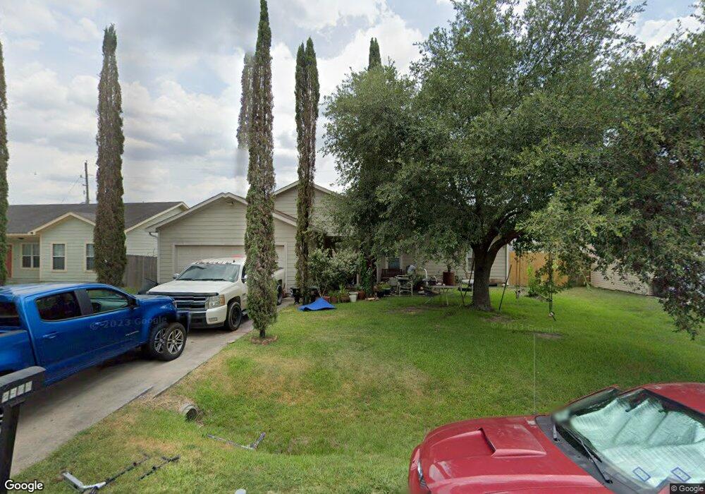 2511 Fallen Pine Ln, Houston, TX 77088 - photo 1