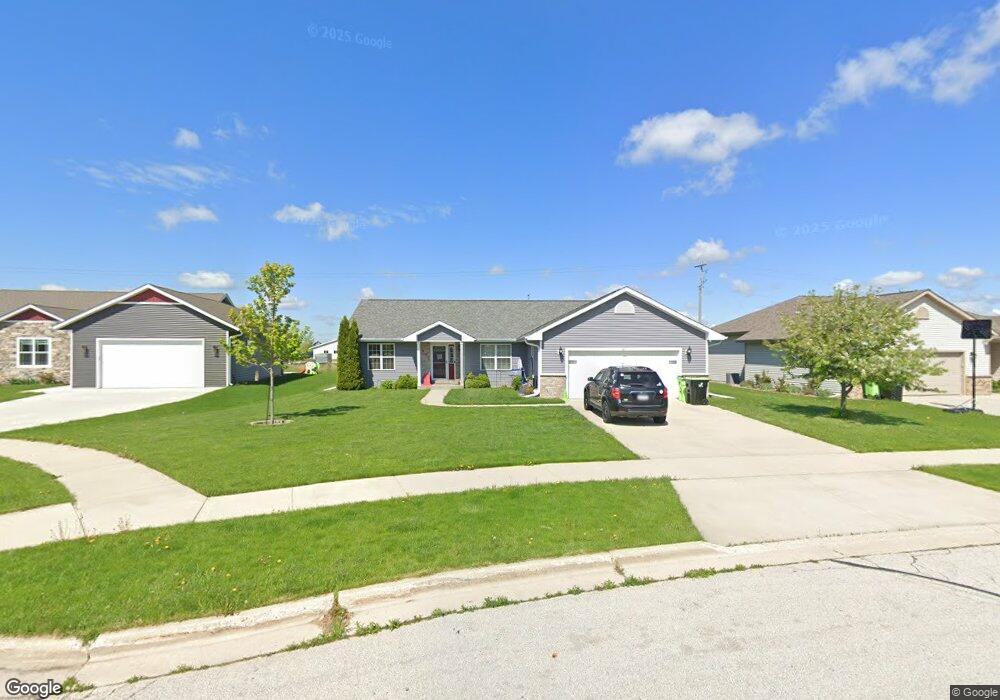 541 Silver Fox Dr S, Kewaskum, WI 53040 - photo 1