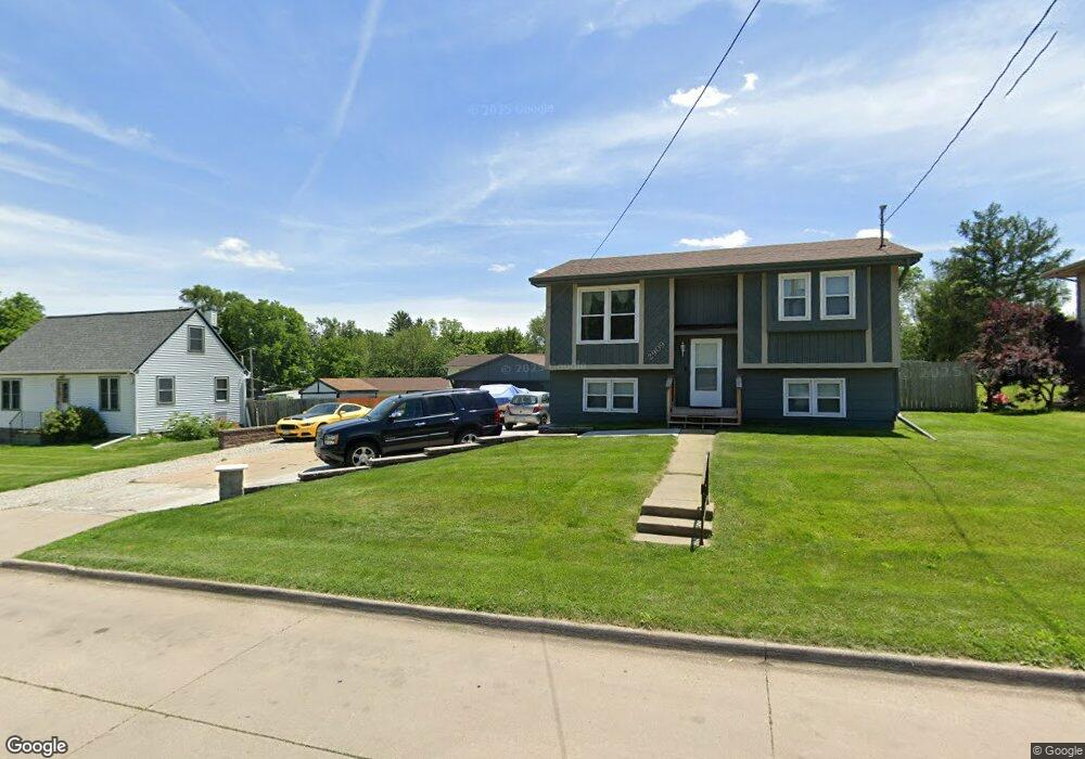 3939 E 29th St, Des Moines, IA 50317 - photo 1