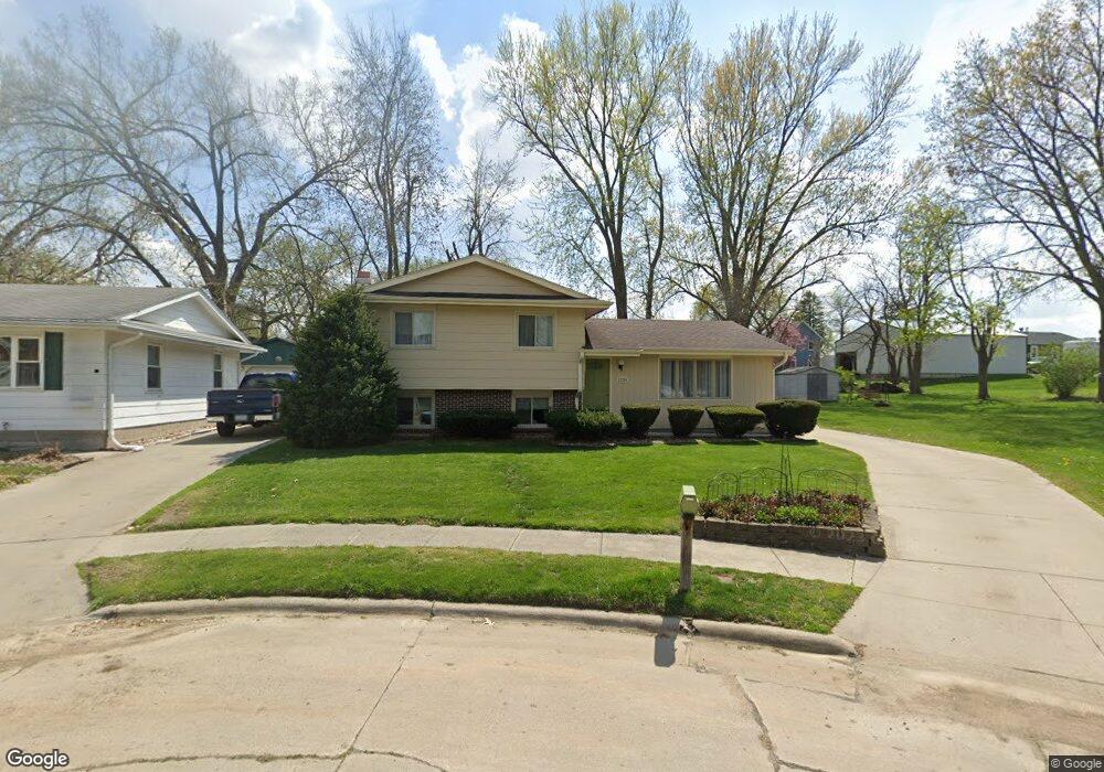1225 S 9th Ave E, Newton, IA 50208 - photo 1