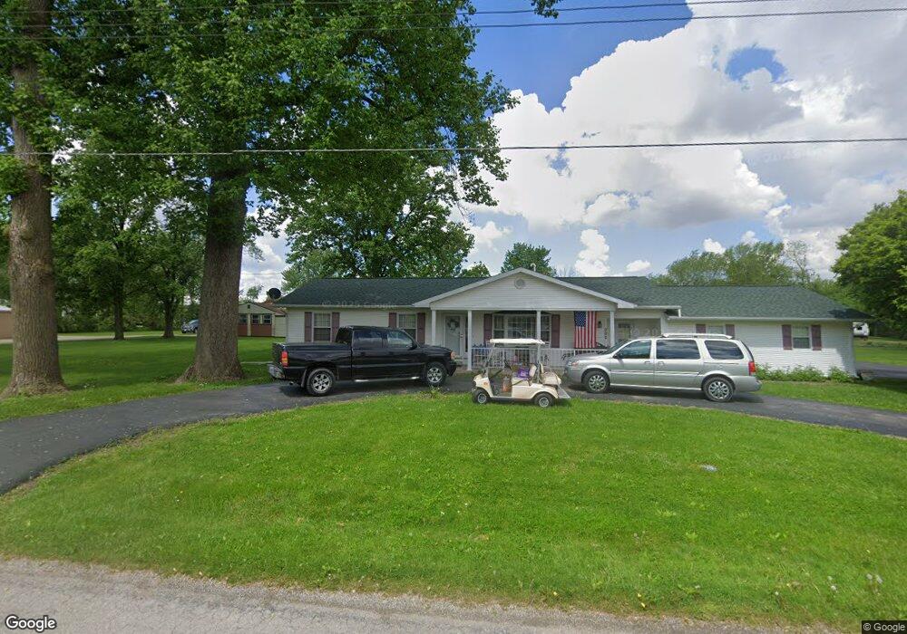 302 S Vine St, Camargo, IL 61919 - photo 1