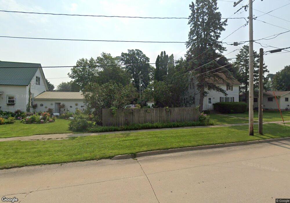 215 5th St E, Cresco, IA 52136 - photo 1