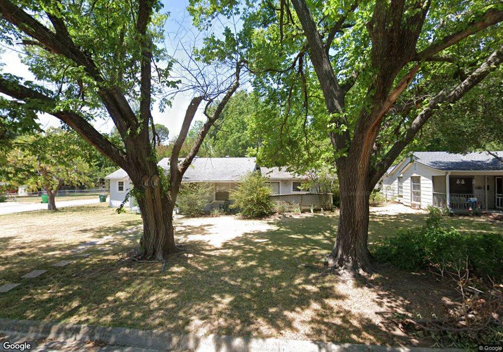 1001 Gladney St, Gainesville, TX 76240 - photo 1