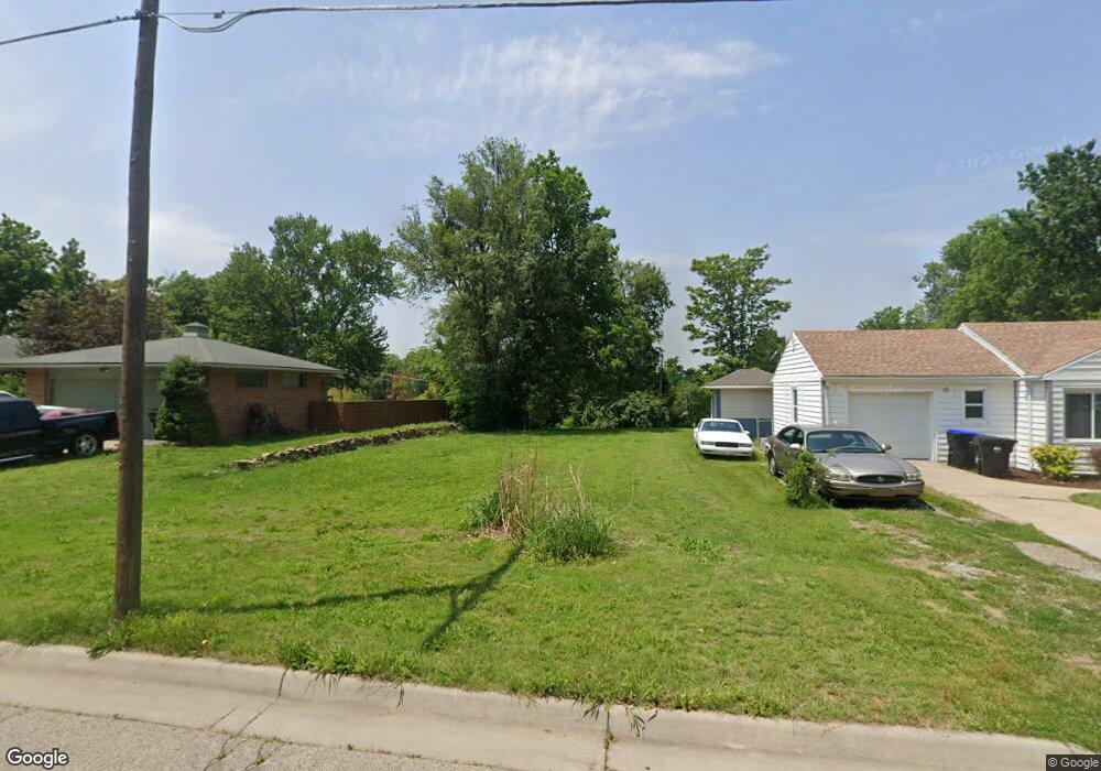2513 SW Western Ave, Topeka, KS 66611 - photo 1