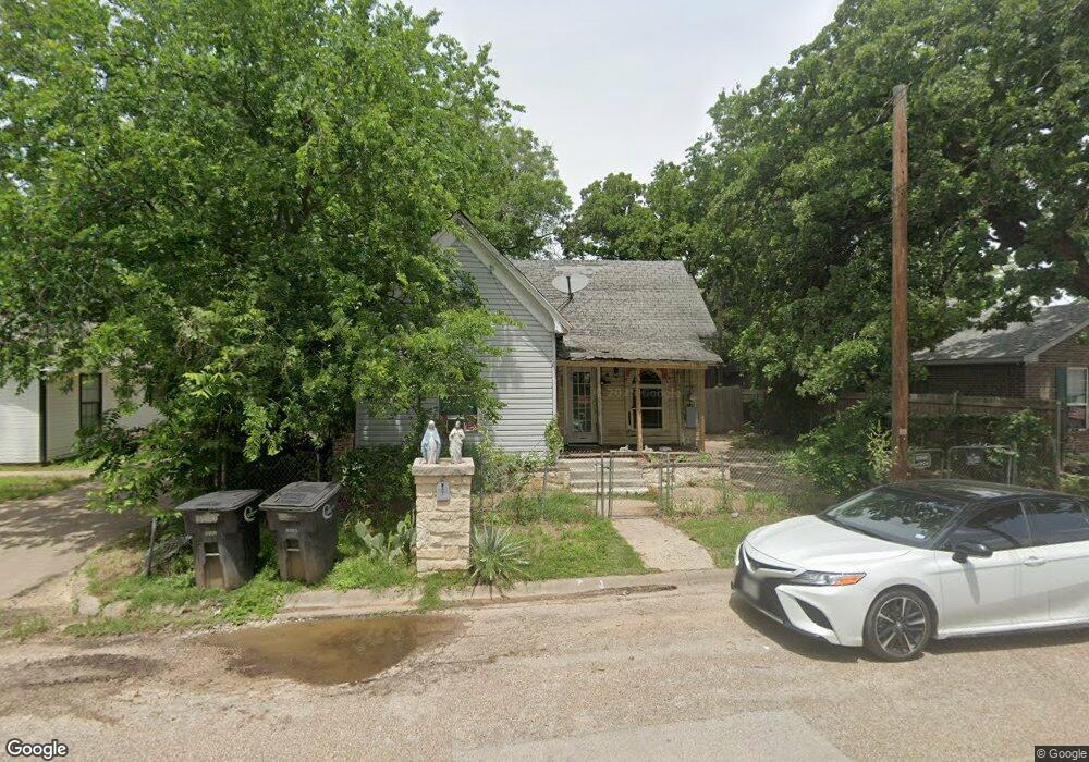 613 E Willingham St, Cleburne, TX 76031 - photo 1