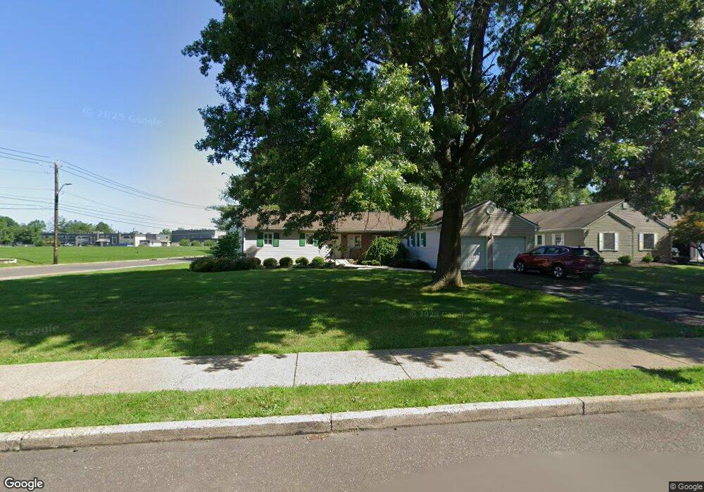 425 Cedar Crest Dr, Quakertown, PA 18951 - photo 1