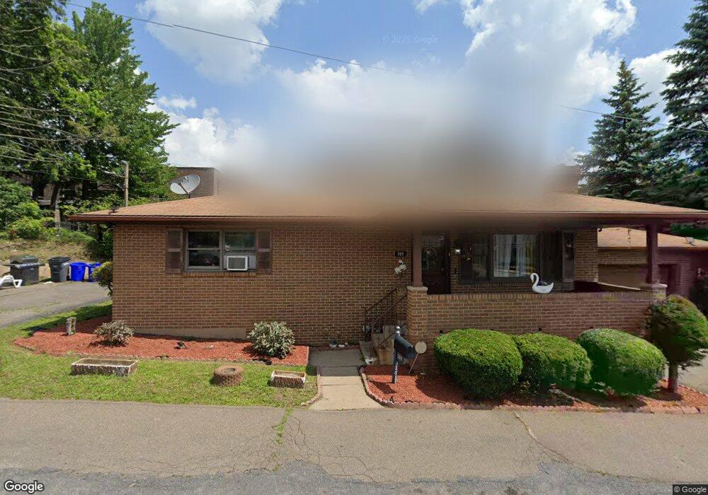 201 W Oak St, Hazleton, PA 18201 - photo 1