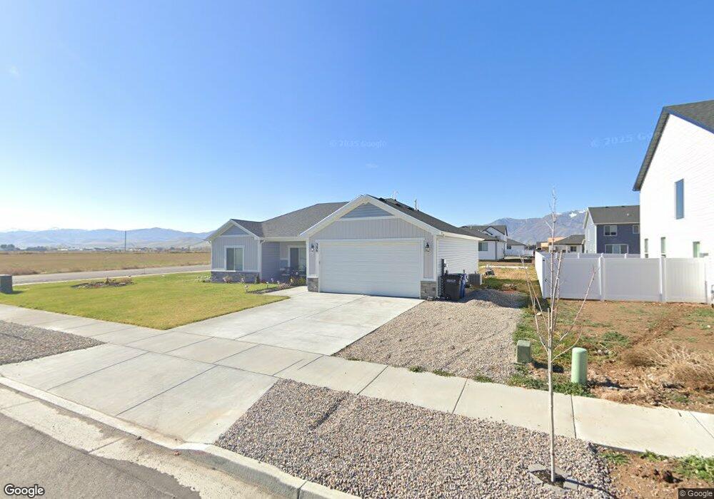 586 S 720 E, Hyrum, UT 84319 - photo 1