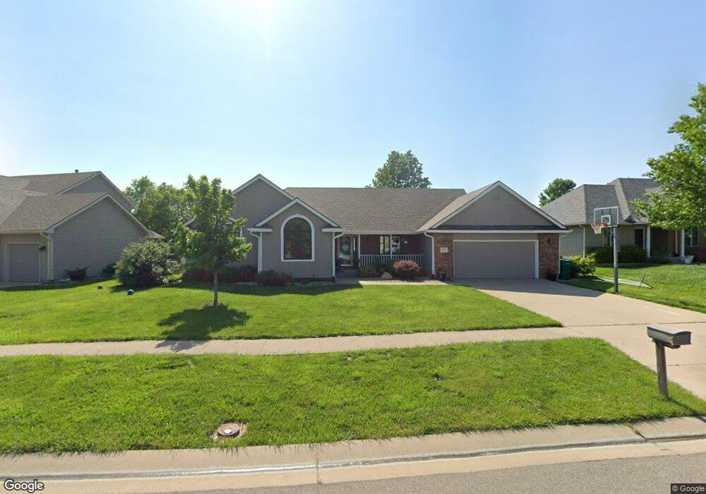 2813 SW Windermere Dr, Topeka, KS 66614 - photo 1
