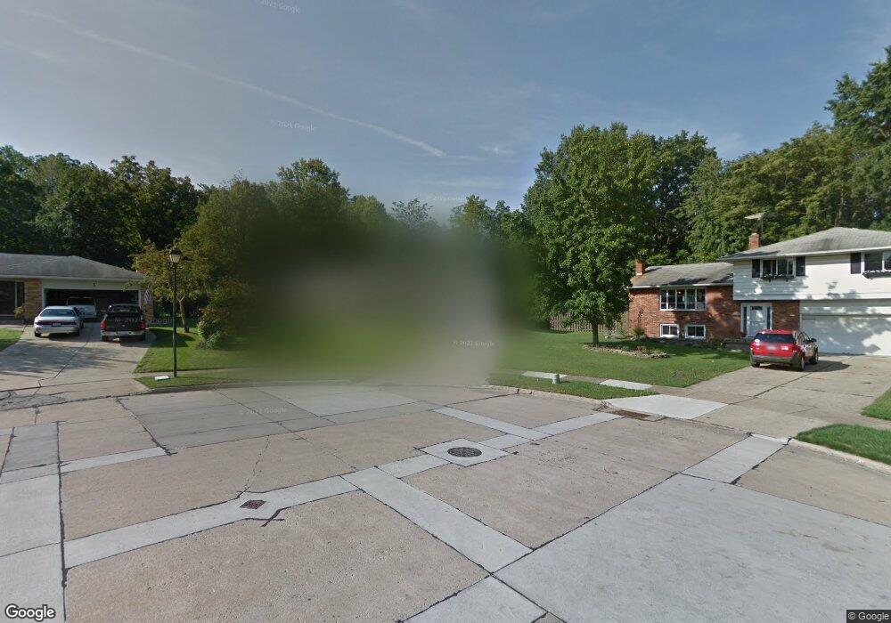 29324 Laurel Ln, Wickliffe, OH 44092 - photo 1