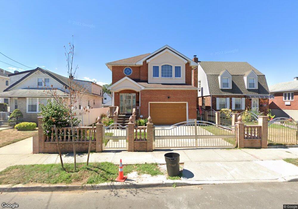 8248 259th St, Glen Oaks, NY 11004 - photo 1