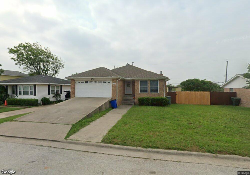 7709 Pruitt Dr, Galveston, TX 77554 - photo 1