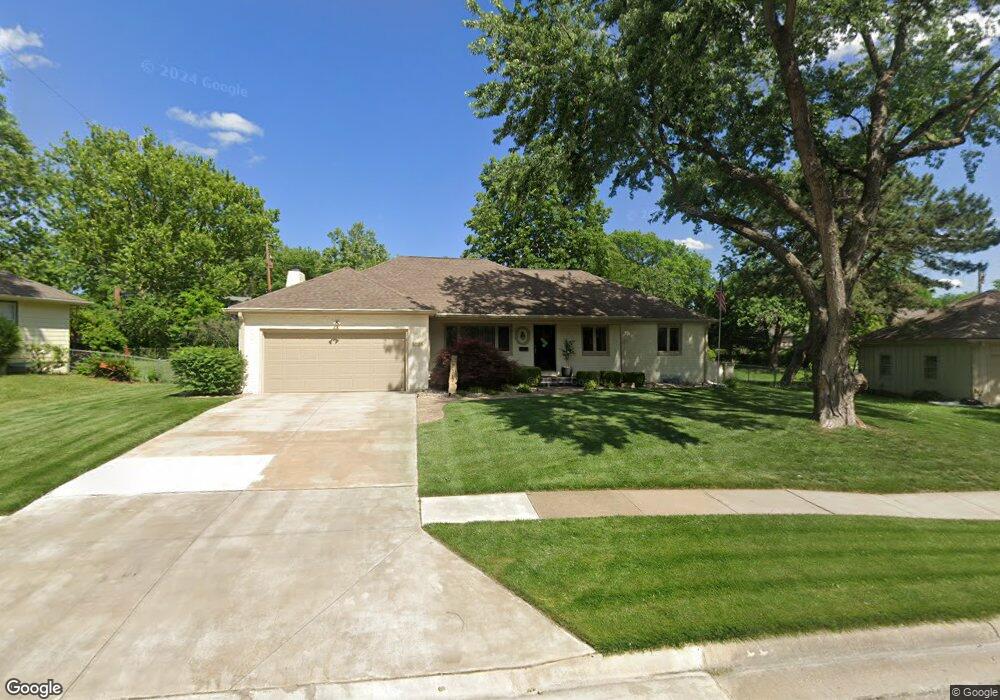3024 SW Plass Ave, Topeka, KS 66611 - photo 1