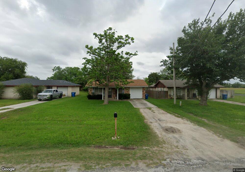 1209 W Hutchinson St, Beeville, TX 78102 - photo 1