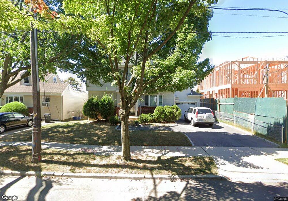 8226 261st St, Glen Oaks, NY 11004 - photo 1