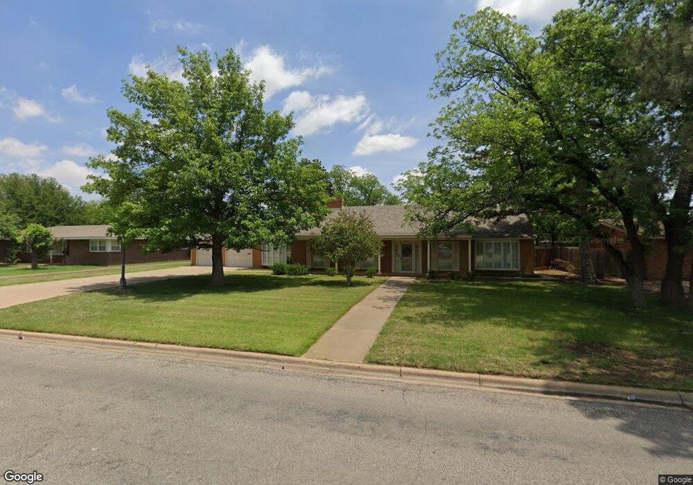 1200 Yonkers St, Plainview, TX 79072 - photo 1