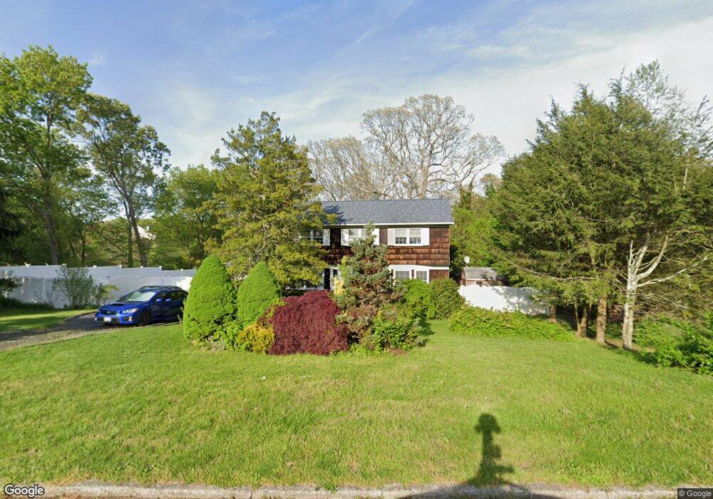 38 Cross Bow Ln, ComMacK, NY 11725 - photo 1