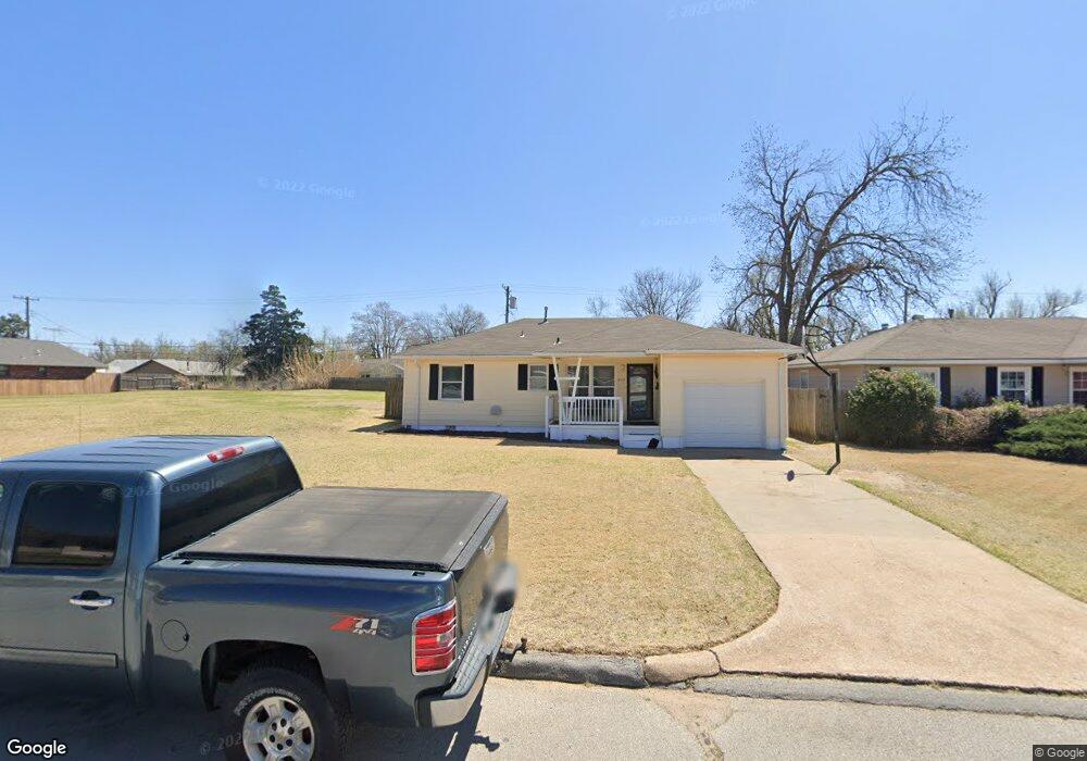 2113 W Maple Ave, Enid, OK 73703 - photo 1