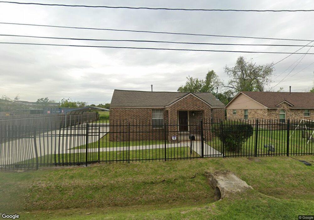 853 Lucky St, Houston, TX 77088 - photo 1