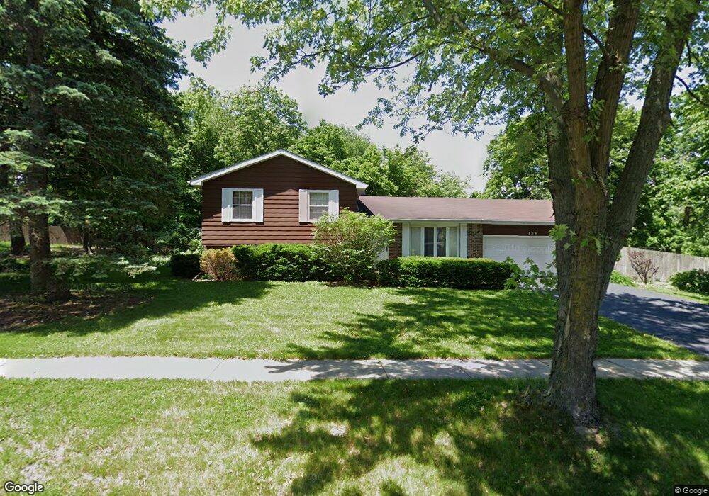 829 Viking Dr, Batavia, IL 60510 - photo 1