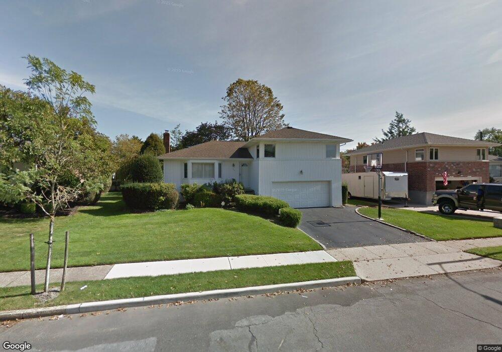 20 Pasadena Dr, Plainview, NY 11803 - photo 1