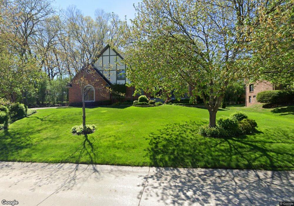 2812 Hunters Way, Bloomfield Hills, MI 48304 - photo 1