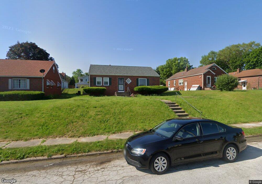 1027 W 10th St, Davenport, IA 52804 - photo 1