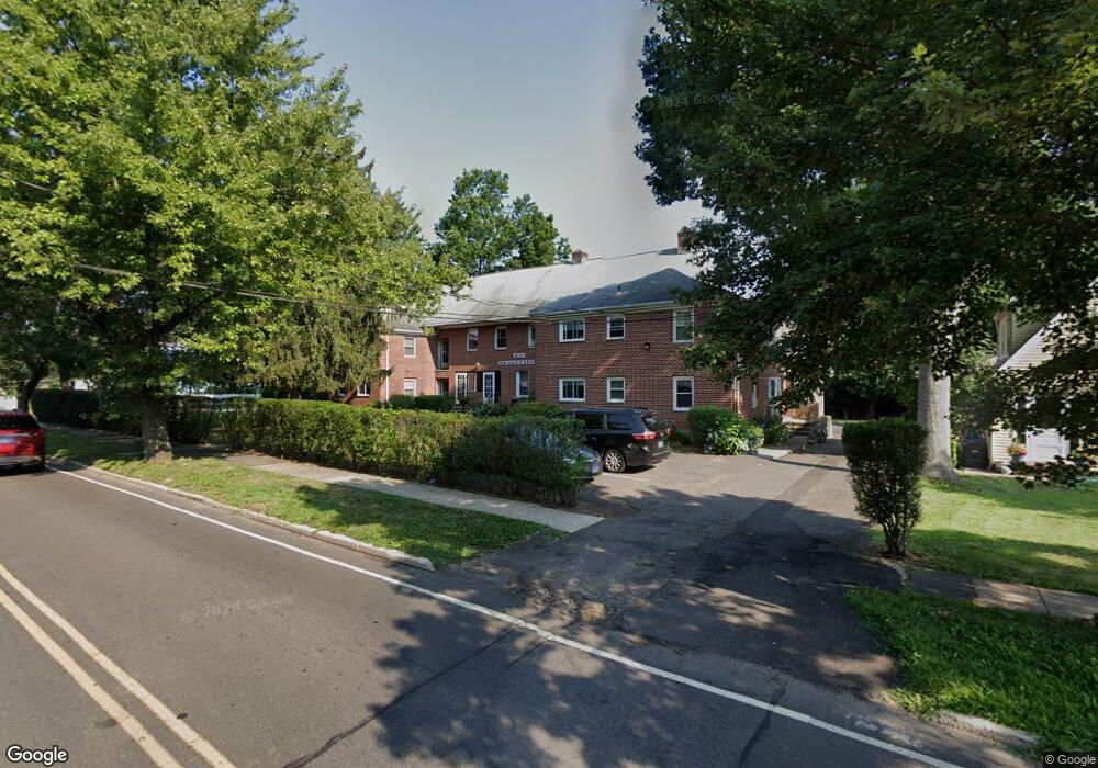 66 Maple Tree Ave unit 4, Stamford, CT 06906 - photo 1