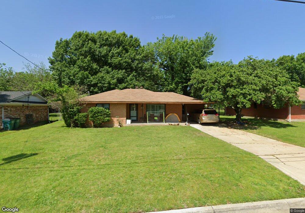 1309 Elmwood St, Gainesville, TX 76240 - photo 1