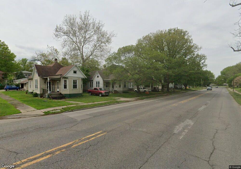 127 Keokuk St, Lincoln, IL 62656 - photo 1