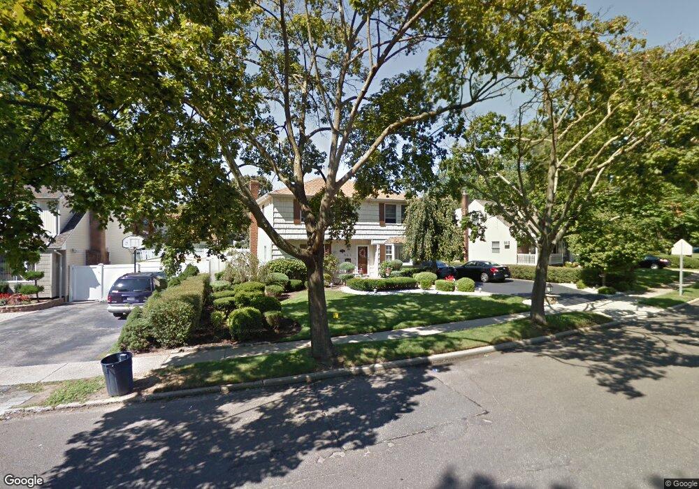 955 Park Ln N, Franklin Square, NY 11010 - photo 1