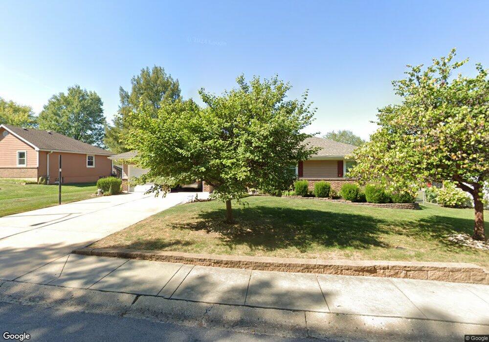 522 N Jefferson St, Raymore, MO 64083 - photo 1