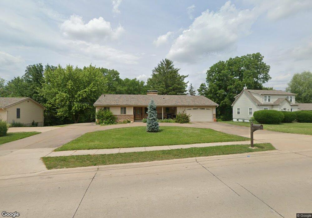2914 W 49th St, Davenport, IA 52806 - photo 1