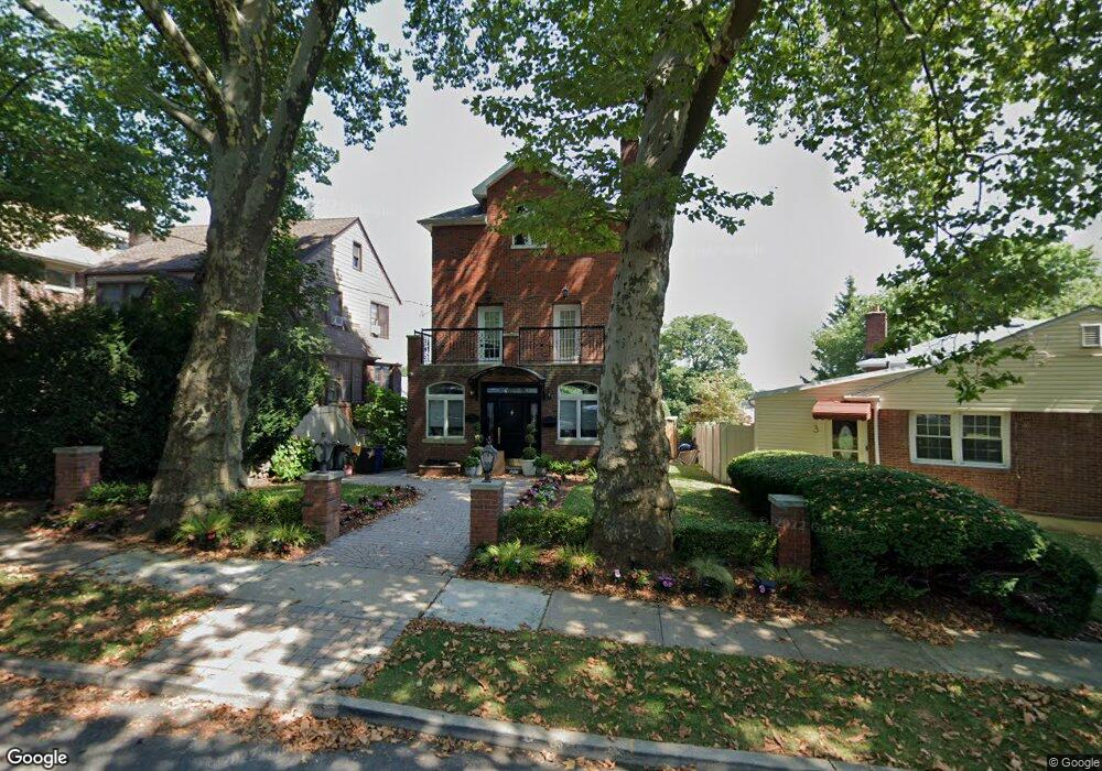 7 Silver Lake Rd, Staten Island, NY 10301 - photo 1