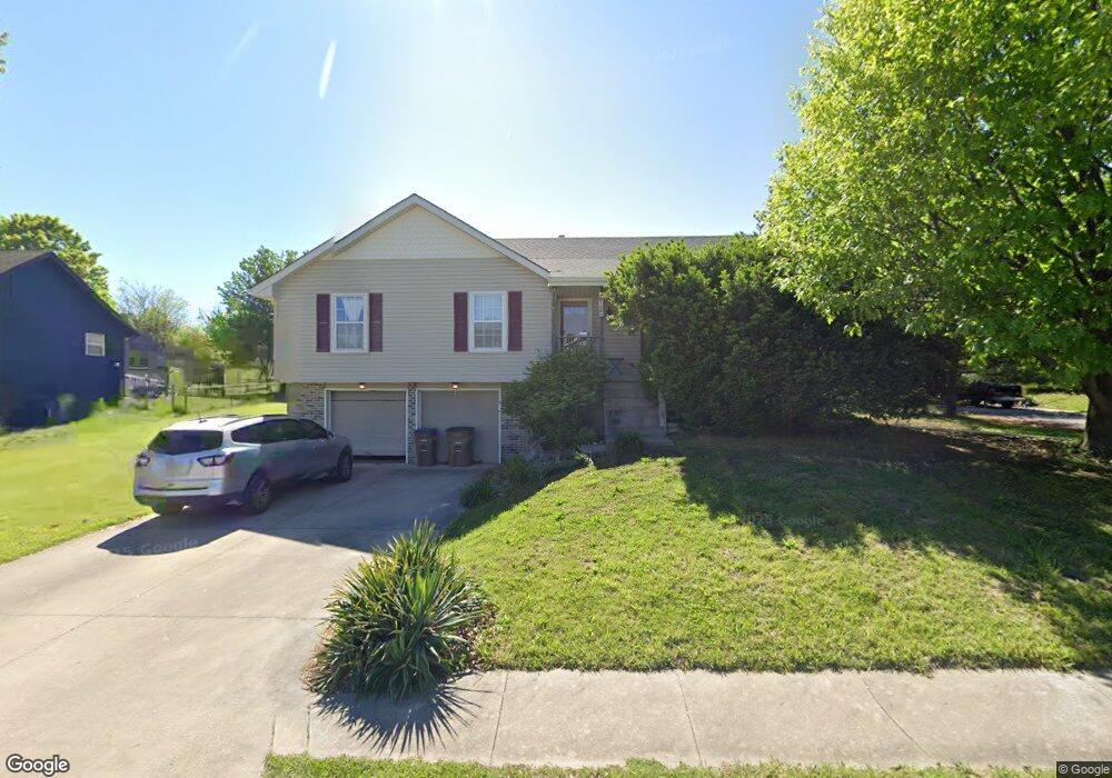 106 N Darrowby Dr, Raymore, MO 64083 - photo 1