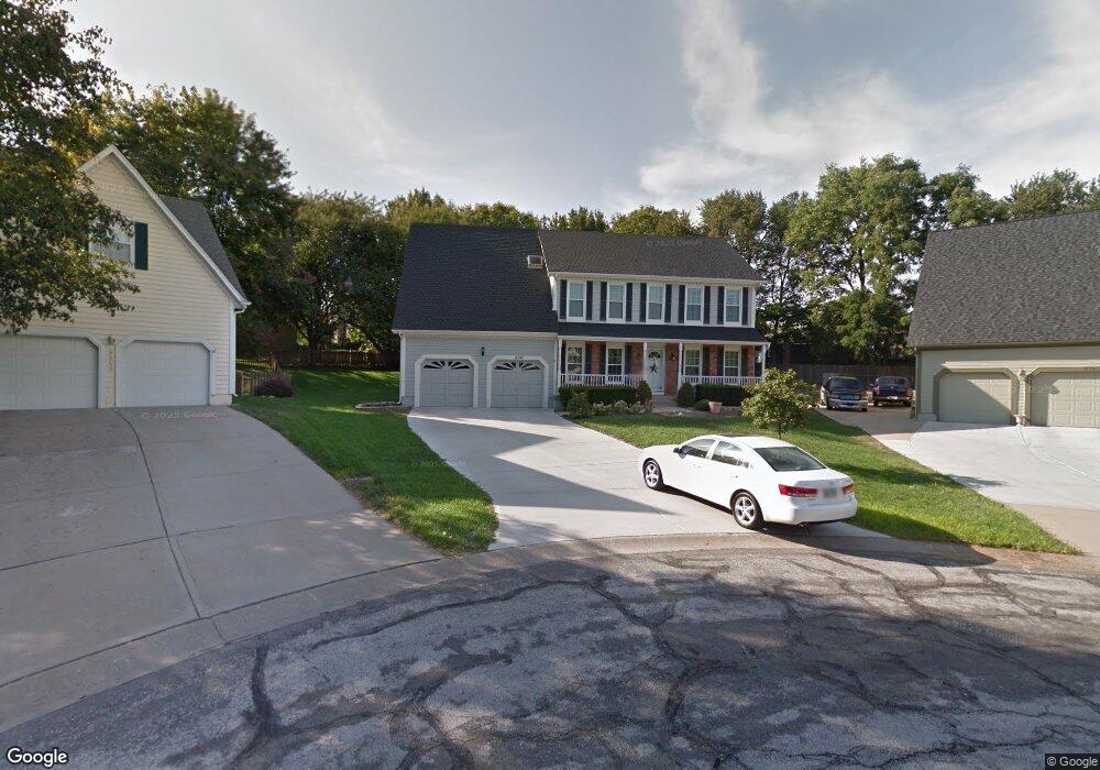 8348 Oakview Cir, Lenexa, KS 66215 - photo 1