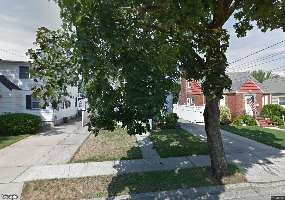 195 Goldenrod Ave, Franklin Square, NY 11010 - photo 1