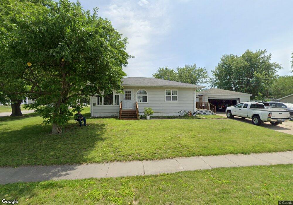 4037 E 10th St, Des Moines, IA 50313 - photo 1