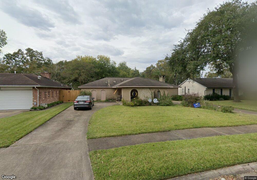 310 Stonehenge Ln, Friendswood, TX 77546 - photo 1